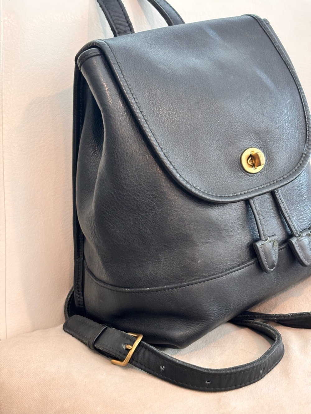 COACH 1997 Vintage Daypack Black Leather Mini Backpack with Gold Turnlock $695+ - Picture 2 of 16